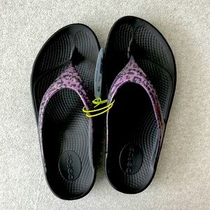 Oofos Oolala Limited Violet Leopard sandals